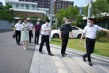 烈日炎炎，領(lǐng)導(dǎo)送信心|閔行區(qū)委委員、區(qū)人民檢察院黨組書(shū)記、檢察長(zhǎng)胡春健帶隊(duì)赴寶開(kāi)智能開(kāi)展大走訪、大排查