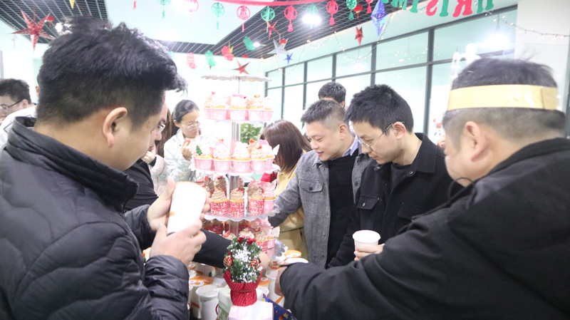 繽紛平安夜，歡樂圣誕節(jié) | 寶開舉辦第四季度員工集體生日會