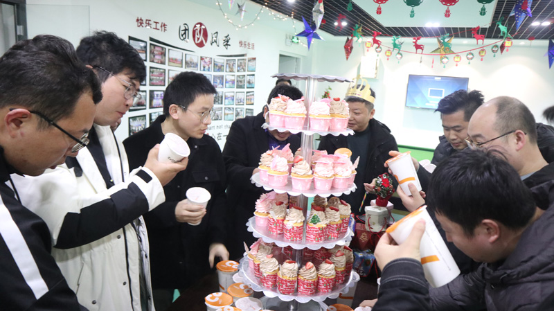繽紛平安夜，歡樂圣誕節(jié) | 寶開舉辦第四季度員工集體生日會