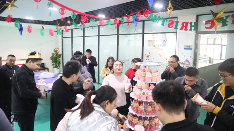 繽紛平安夜，歡樂圣誕節(jié) | 寶開舉辦第四季度員工集體生日會