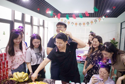 八月集體生日會 | 與久違的祝?；馃嵯嘧? /></a>
                        </div>
                        <div   id=
