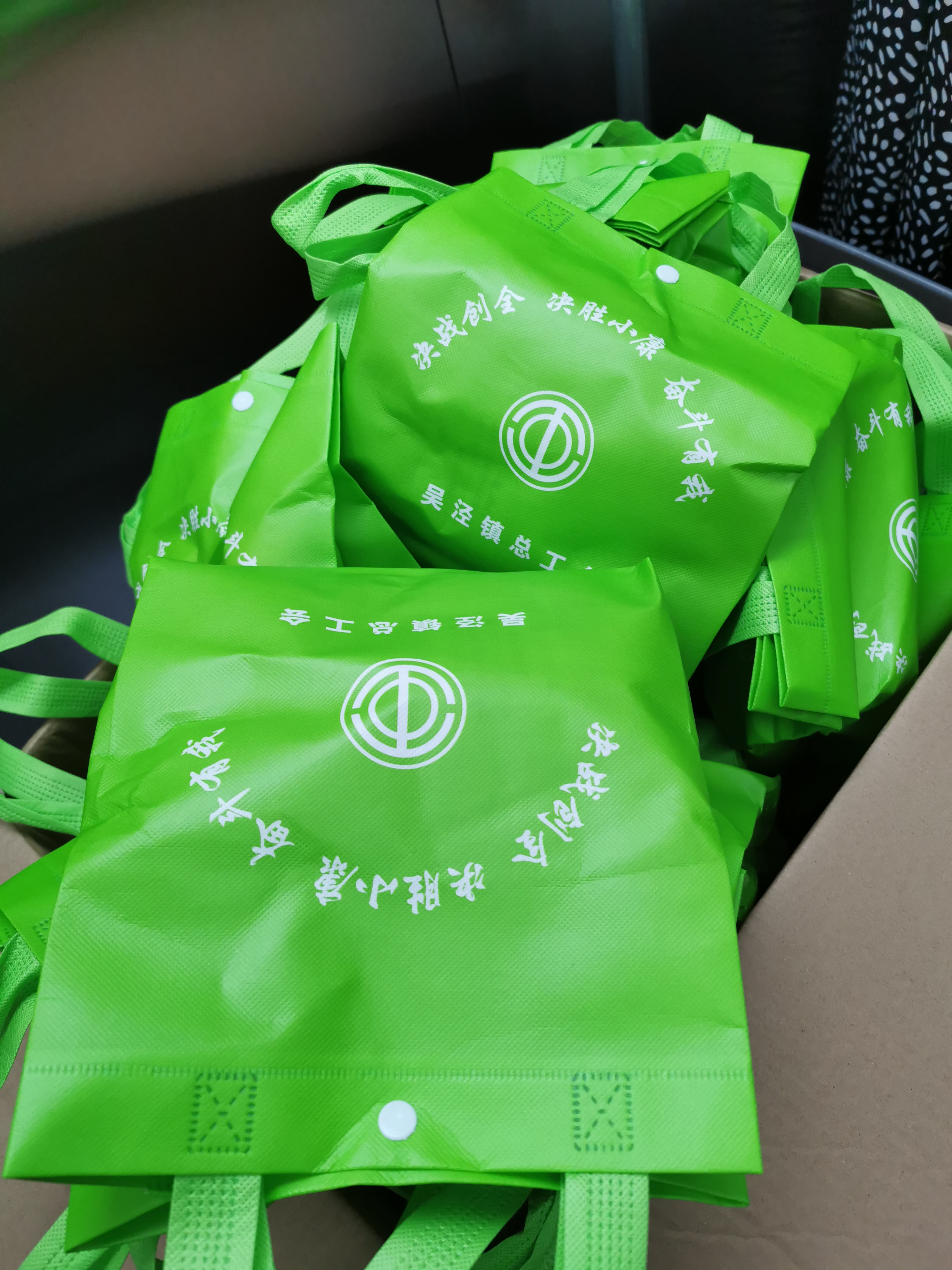 關(guān)愛職工 · 夏送清涼 | 寶開工會(huì)赴一線送清涼，致敬高溫下的堅(jiān)守