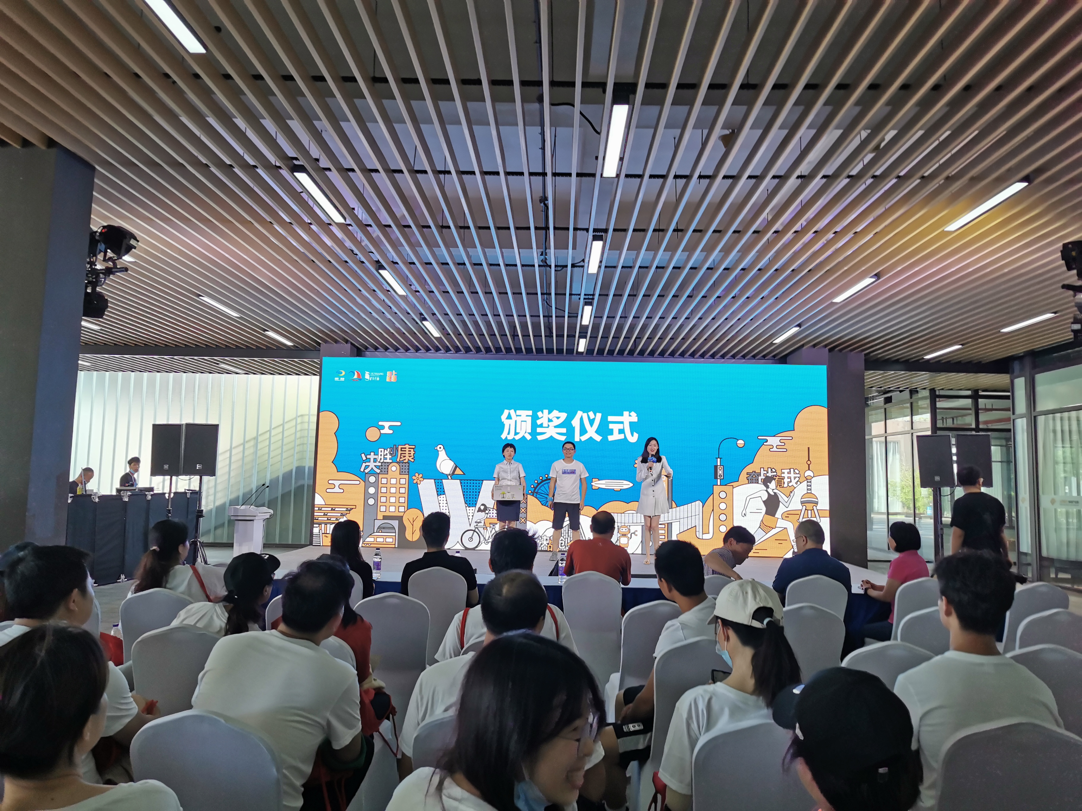 “繁花似涇”城市定向越野活動(dòng) | 金領(lǐng)谷戰(zhàn)隊(duì)奪冠，寶開后浪獻(xiàn)力添彩