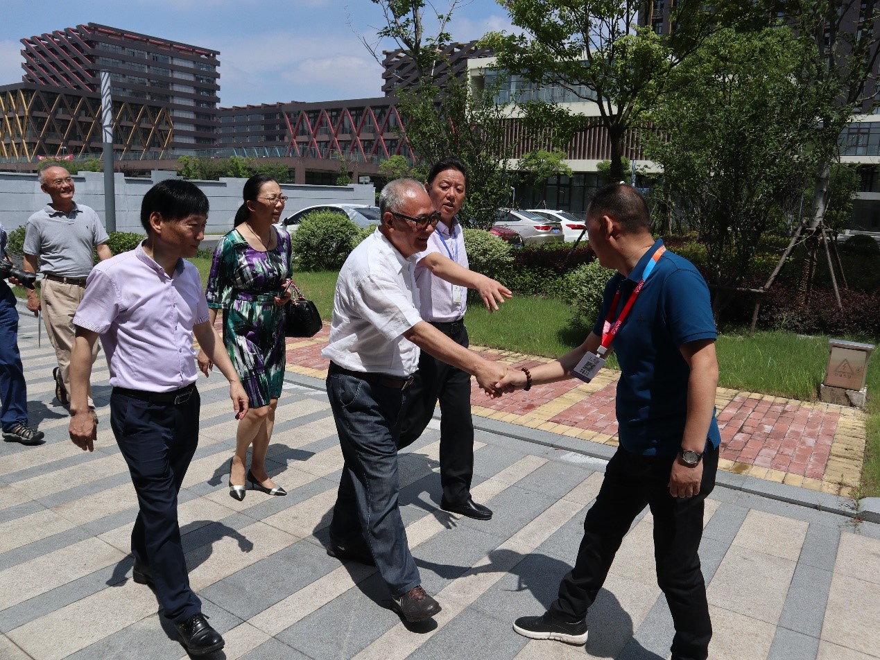 新聞 | 無錫市原政協(xié)領導、吳涇鎮(zhèn)黨委領導一行蒞臨寶開參觀考察