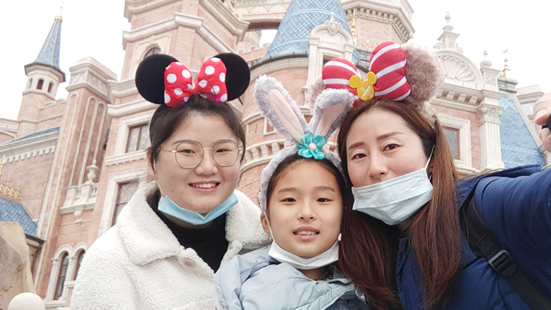 Happy Women’s Day | 歡度三八節(jié)，我們相約上海迪士尼樂(lè)園