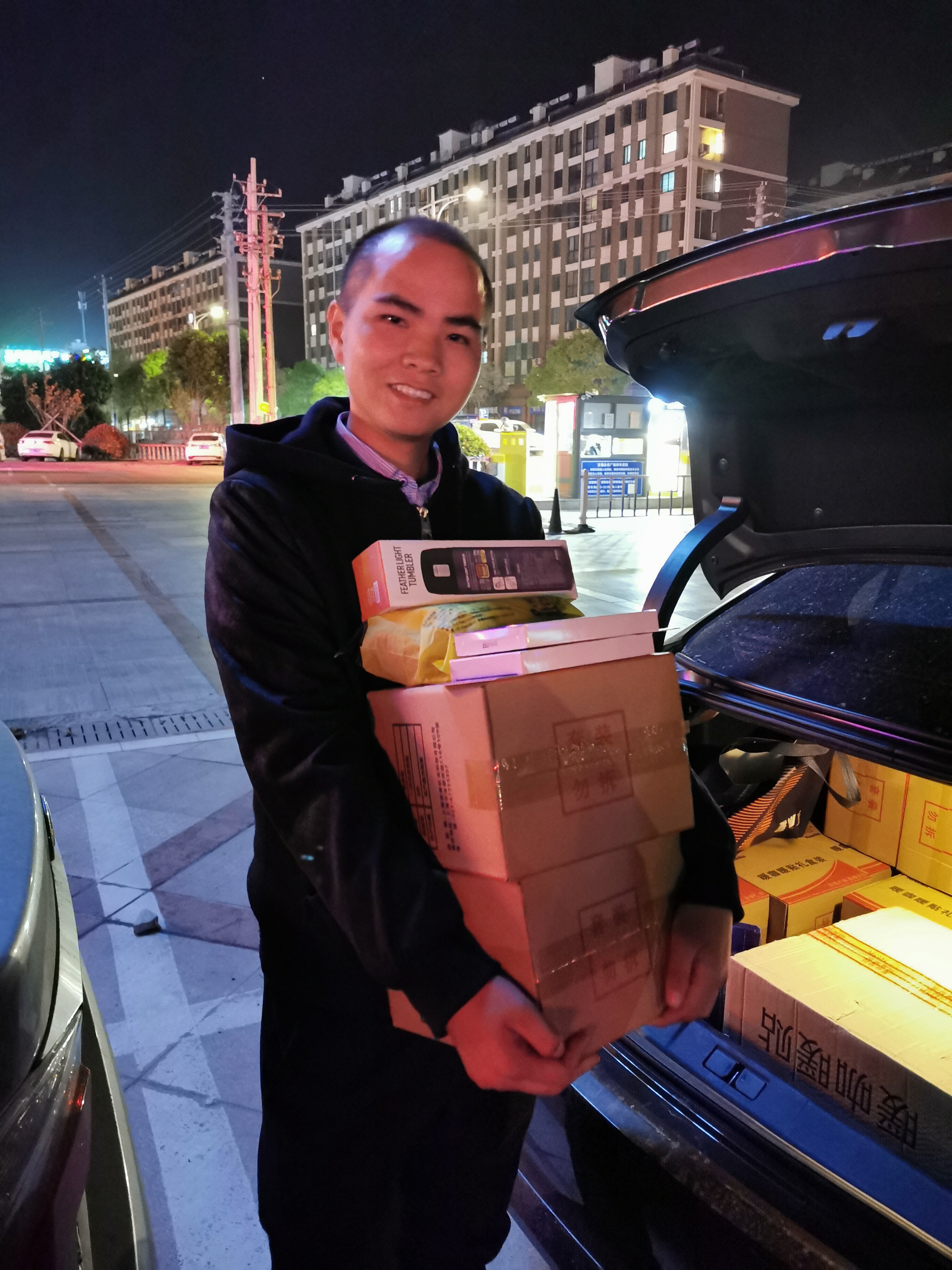 11月中旬，寶開工會(huì)組織開展“走一線、送溫暖”關(guān)愛員工暖冬行動(dòng)。